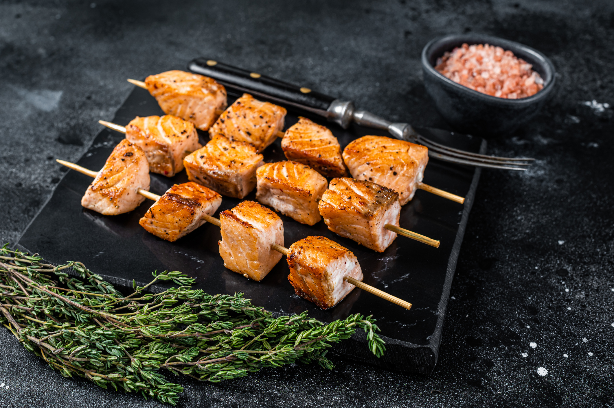 Brochettes de saumon aux trois poivres